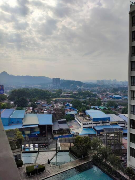Urban360 Pool View With Netflix And Wifi Apartment Batu Caves Ngoại thất bức ảnh